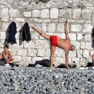 2017-01-18T115110Z_2137081627_RC13832CB230_RTRMADP_3_FRANCE-WEATHER