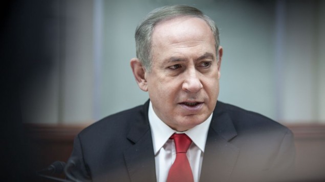 Prime Minister Benjamin Netanyahu leads the weekly cabinet meeting at his office in Jerusalem, on February 5, 2017. (Emil Salman/POOL) 