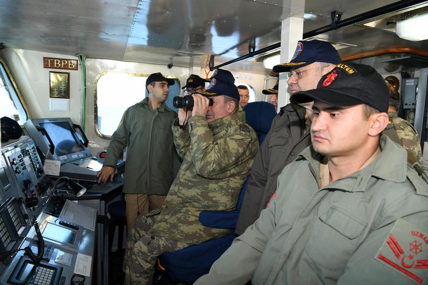 Το «σόου» των Τούρκων με την πυραυλάκατο στα Ιμια. Τα δύο ταχύπλοα με τους βατραχανθρώπους που τη συνόδευαν ήταν, σύμφωνα με το στέλεχος των Ενόπλων Δυνάμεων, ένδειξη φόβου.