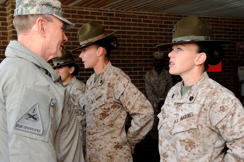 Σκάνδαλο στον αμερικανικό στρατό: Πεζοναύτες αντάλλασσαν γυμνές φωτογραφίες γυναικών συναδέλφων τους   