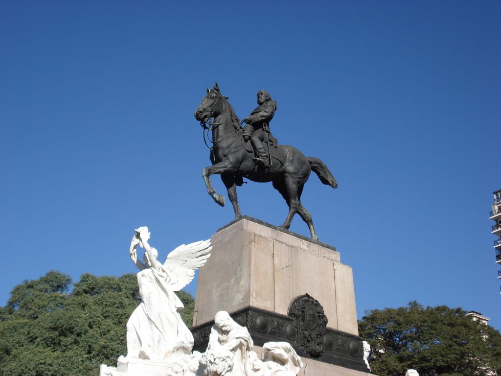 http://upload.wikimedia.org/wikipedia/commons/7/79/Buenos_Aires_-_Monumento_Bartolome_Mitre.jpg