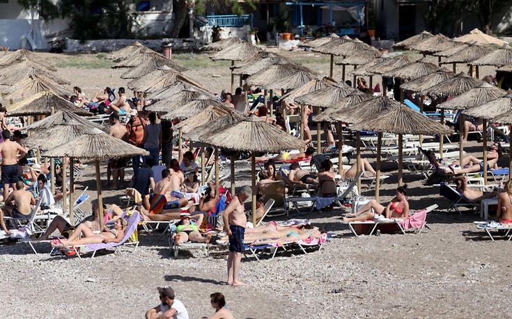 Οργιάζει η αυθαιρεσία στις ελληνικές παραλίες