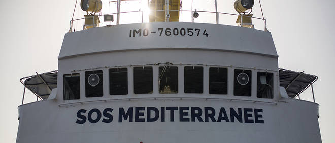Dimanche soir, le bateau affrété par MSF était le seul navire humanitaire a être resté au large des côtes libyennes.