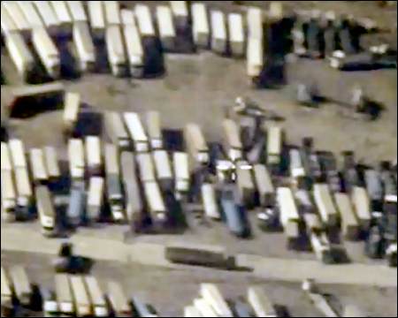 Hundreds of oil truck tankers on Turkish Syrian border