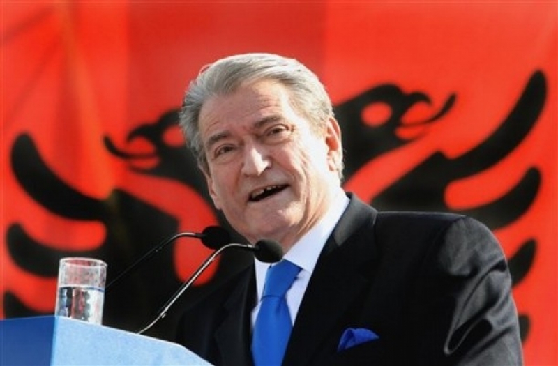 Είναι κοινό μυστικό, λένε στα Τίρανα, ότι η κόρη του πρωθυπουργού Σαλί Μπερίσα έβαζε πλάτη για μεγάλες ξένες επενδύσεις, που απαιτούσαν και την πολιτική υποστήριξη του πατέρα της