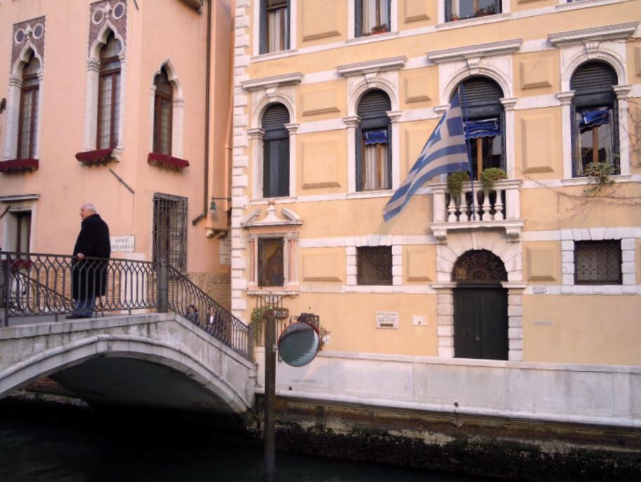 403977_2921281033219_440588673_n