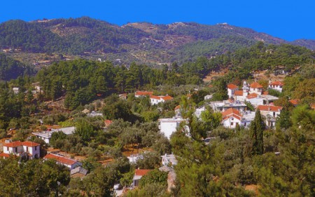perierga.gr - Το ελληνικό χωριό που η μέρα ξεκινά τη... νύχτα!