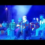 Ούρλιαζε ο Σταμάτης Κραουνάκης σε συναυλία: «Αφήστε τα παιδιά ήσυχα, τα έχετε ξεσκίσει»