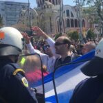 25η Μαρτίου: «Μπλόκο» της ΕΛ.ΑΣ σε κατάθεση στεφάνου στην Αθήνα – «Μακεδονία Ξακουστή» και επεισόδια στη Θεσσαλονίκη