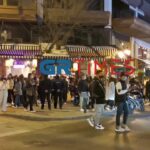 Στους δρόμους ο κόσμος στην Θεσσαλονίκη – Με προειδοποιητικά μηνύματα η αστυνομία 