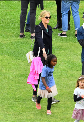 ΧΟΛΥΓΟΥΝΤ: Επιδημία τρανς στα παιδιά των ηθοποιών!… | Ανιχνεύσεις