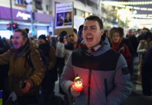 Για έκτη μέρα οι Ρουμάνοι στους δρόμους καταγγέλλουν διαφθορά στο δικαστικό σύστημα και πολιτικές παρεμβάσεις: Μαζί τους 700 δικαστικοί