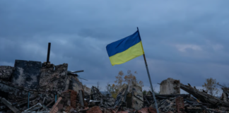 Η ΕΕ παλεύει την ύστατη ώρα για συμβιβασμό προκειμένου να σωθεί η συμφωνία της συνόδου για τη βοήθεια προς την Ουκρανία