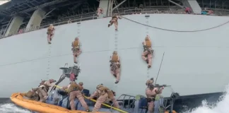 Ινδικός Ωκεανός: Επιδρομή Αμερικανών κομάντος σε φορτηγό πλοίο από την Κίνα