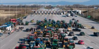 Ντόμινο κοινωνικής διαμαρτυρίας – Μετά τα τρακτέρ, έρχονται τα φορτηγά, οι λαϊκές αγορές και οι ένστολοι