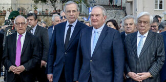 «Λευκή σημαία» από την Καλαμάτα: Μηνύματα συμφιλίωσης από Καραμανλή – Σαμαρά προς Μητσοτάκη