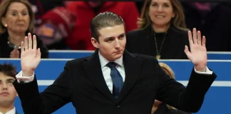 Viral το #SendBarron: Διαδικτυακή εκστρατεία για να ντυθεί στο χακί ο Μπάρον Τραμπ και να τον στείλουν στο Ιράν