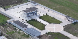 Μέχρι και… ελικοδρόμιο είχαν στην έπαυλή τους οι Ρομά που εμπλέκονται στην απάτη με τις χρυσές λίρες!