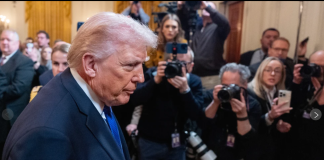 Ο Τραμπ απαντά στις ολοένα αυξανόμενες επικρίσεις για το σχέδιο επιχειρήσεων στον πόλεμο με το Ιράν, καθώς η σύγκρουση επεκτείνεται