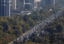 Χιλιάδες κάτοικοι εγκαταλείπουν την ουκρανική πρωτεύουσα