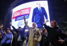 Ο ισχυρός άνδρας της Σερβίας, Βούτσιτς, παραδέχεται την ήττα του από το φοιτητικό κίνημα – Σεισμική πολιτική αλλαγή