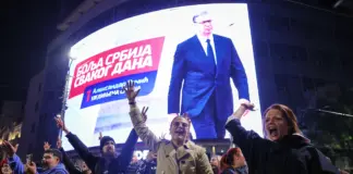 Ο ισχυρός άνδρας της Σερβίας, Βούτσιτς, παραδέχεται την ήττα του από το φοιτητικό κίνημα – Σεισμική πολιτική αλλαγή