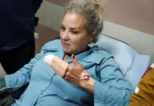 «Με κλωτσούσαν ξανά και ξανά»: Η επίθεση Ισραηλινών εποίκων στη φωτορεπόρτερ της Washington Post