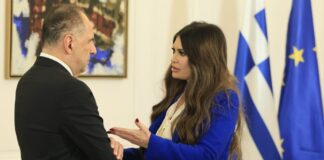 WSJ: «My people» – Δυο Έλληνες επιχειρηματίες φέρονται να προσέφεραν πολυτελή ταξίδια στην Κ. Γκίλφοϊλ