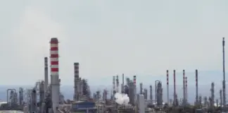 Έκρηξη έξω από την Motor Oil στους Αγίους Θεοδώρους: Διασωληνωμένοι οι δύο σοβαρά τραυματίες