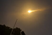 Μυστήριο ιπτάμενο αντικείμενο διαλύθηκε με ισχυρή έκρηξη
