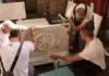 Οι Βούλγαροι συναρμολογούν τη σαρκοφάγο για τα οστά του Τσάρου Σαμουήλ